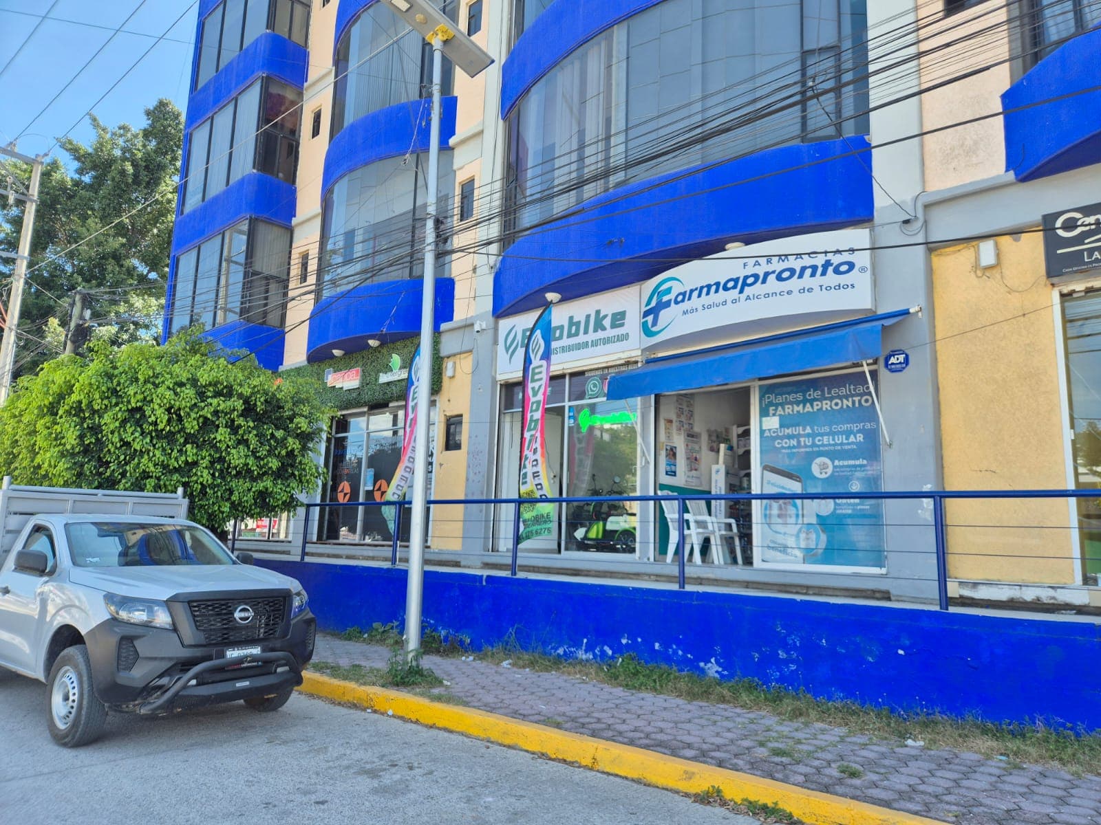 Fachada de la sucursal EVOBIKE en Chilpancingo sobre el Paseo Alejandro Cervantes Delgado